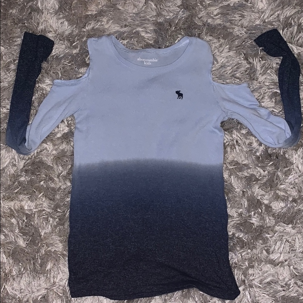 Long sleeve with shoulders cut out